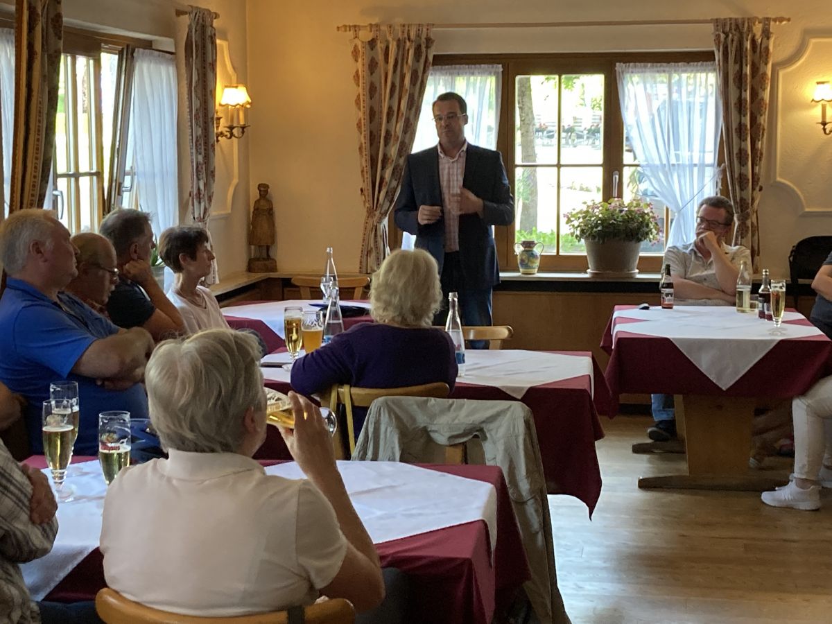 Informationsveranstaltung im Hotel Maien Informationsveranstaltung im Hotel Maien